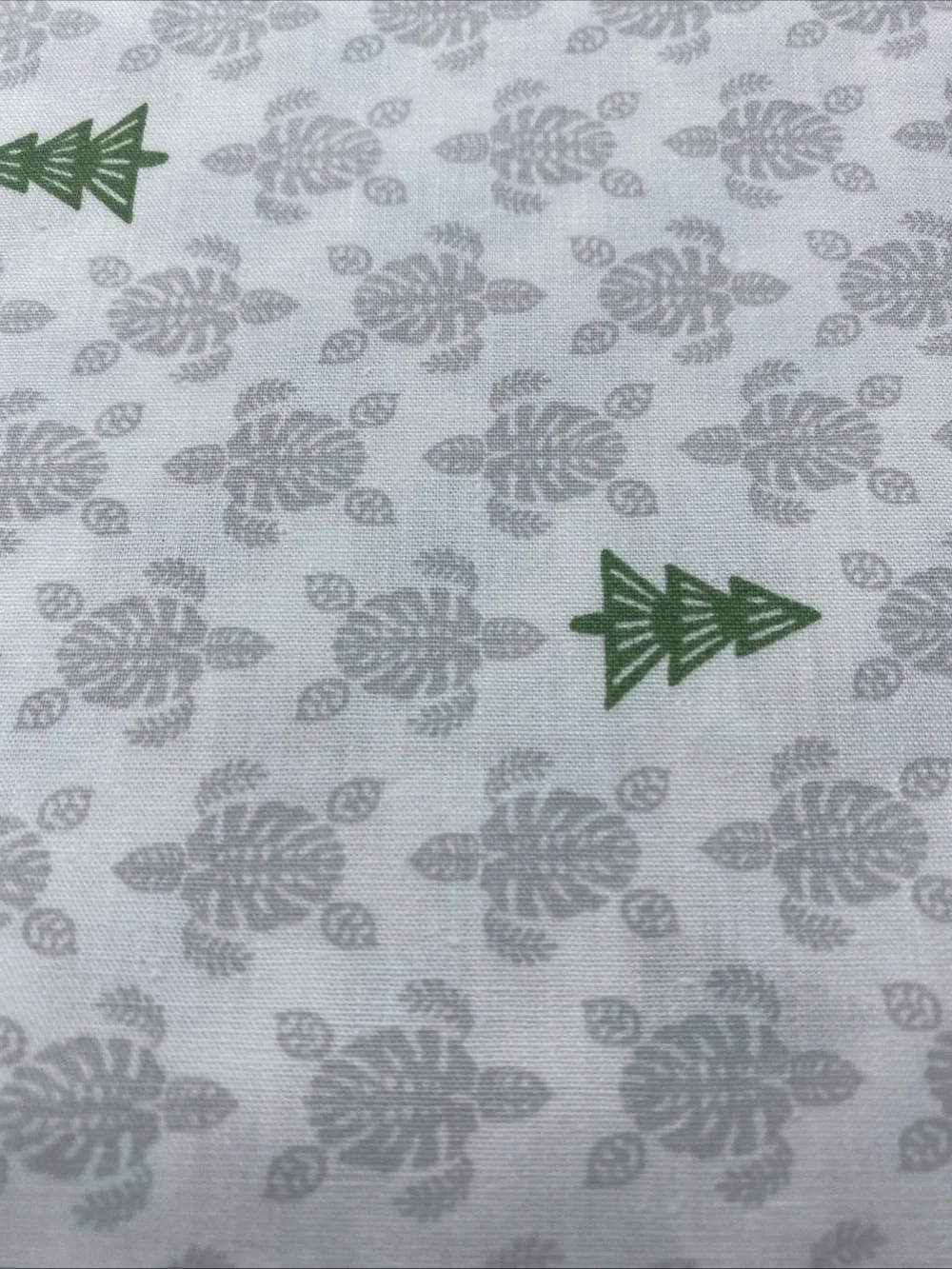 Tommy Bahama 2 Standard Cotton Pillowcases Christmas holiday Festive Tree Turtle